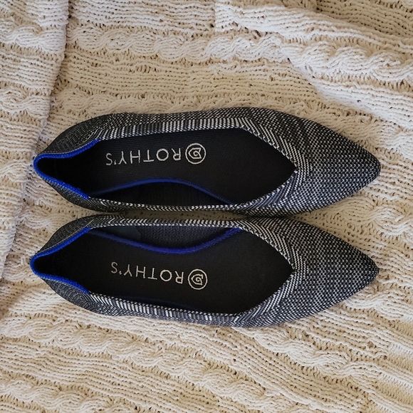 Rothys pointed flats size 7 machine washable super comfortable. - Picture 9 of 12